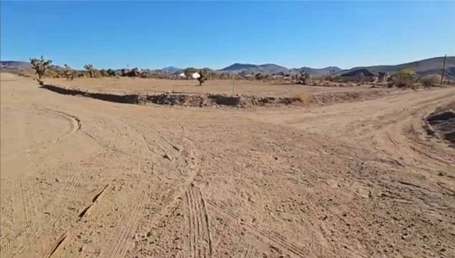 21284 N Ventura Drive, White Hills, AZ 86445