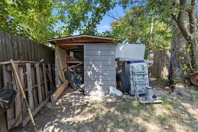 9329 Latrobe Avenue, St Louis, MO 63114