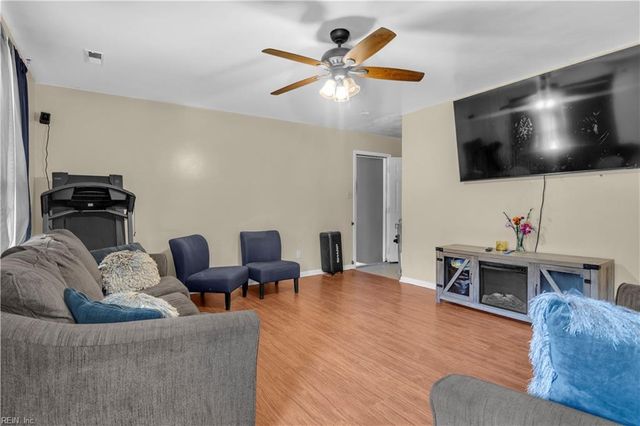817 Dana DR, Chesapeake, VA 23321