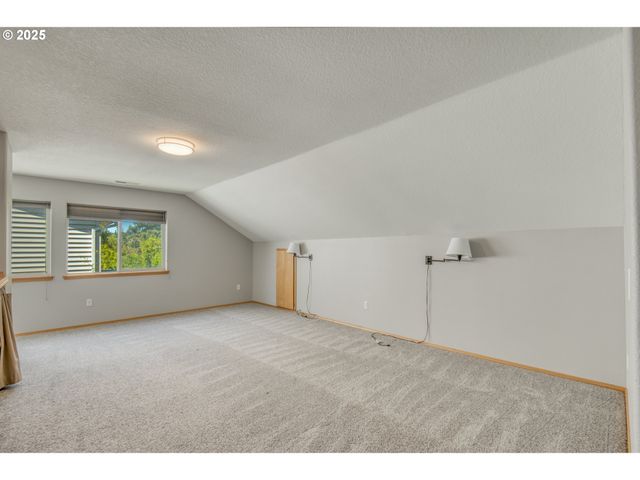 12249 Sw HOLLOW Ln, Portland, OR 97223