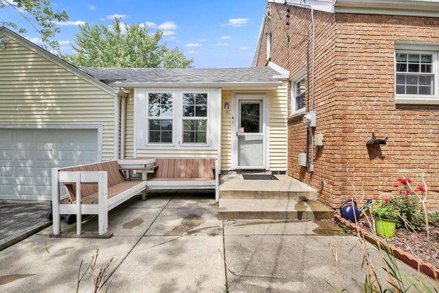 4100 W Edgerton AVENUE, Greenfield, WI 53221