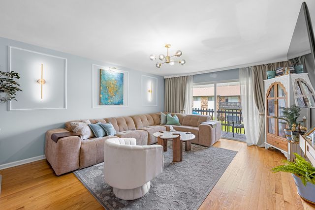 7A Kingery Quarter 201, Willowbrook, IL 60527