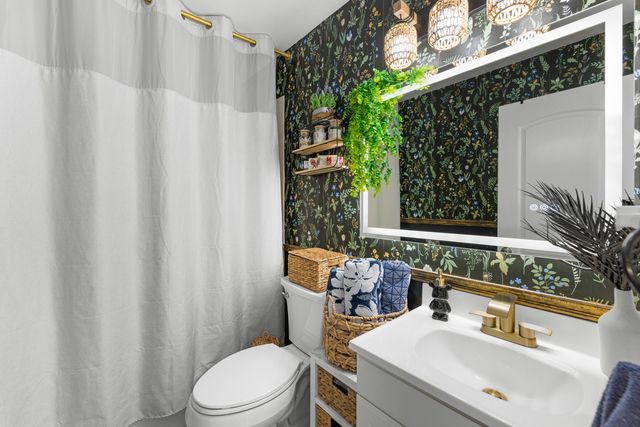 7A Kingery Quarter 201, Willowbrook, IL 60527