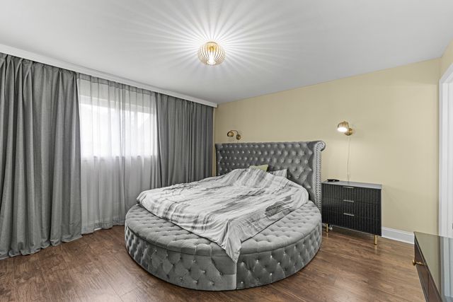 7A Kingery Quarter 201, Willowbrook, IL 60527