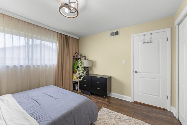 7A Kingery Quarter 201, Willowbrook, IL 60527