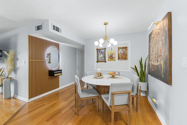 7A Kingery Quarter 201, Willowbrook, IL 60527