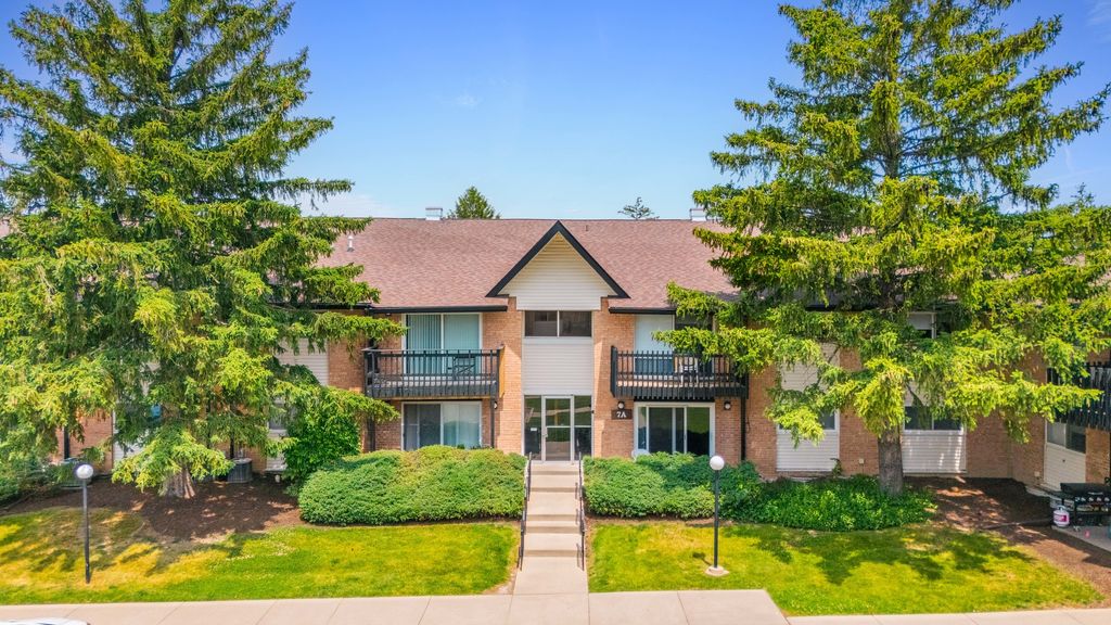 7A Kingery Quarter 201, Willowbrook, IL 60527