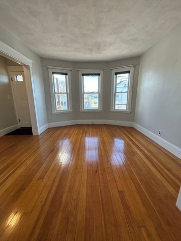 19 Oakland 19, Watertown, MA 02472