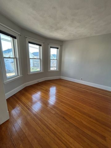 19 Oakland 19, Watertown, MA 02472