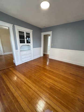 19 Oakland 19, Watertown, MA 02472