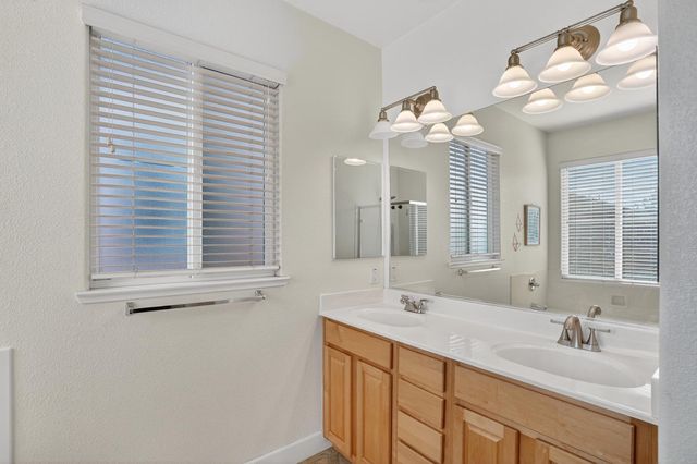 5 Outer Banks Pl, Sacramento, CA 95835