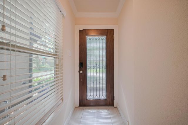 10004 Spring Shadows Park Circle, Houston, TX 77080