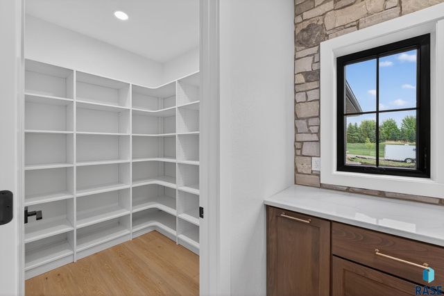 1207 S Stoakes Ave Avenue, Sioux Falls, SD 57110