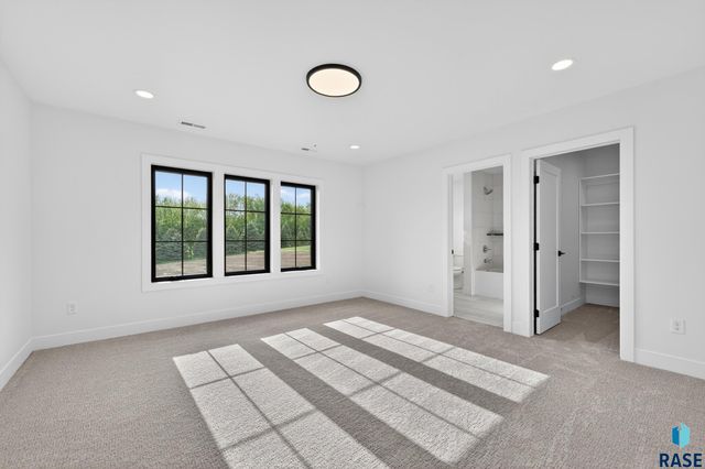 1207 S Stoakes Ave Avenue, Sioux Falls, SD 57110