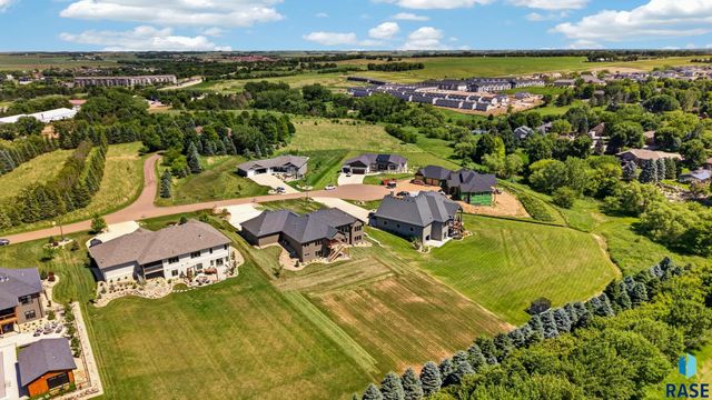 1207 S Stoakes Ave Avenue, Sioux Falls, SD 57110