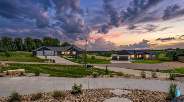 1207 S Stoakes Ave Avenue, Sioux Falls, SD 57110