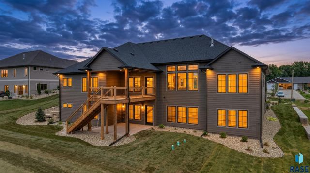 1207 S Stoakes Ave Avenue, Sioux Falls, SD 57110