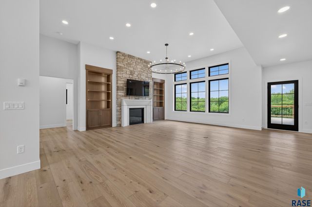 1207 S Stoakes Ave Avenue, Sioux Falls, SD 57110