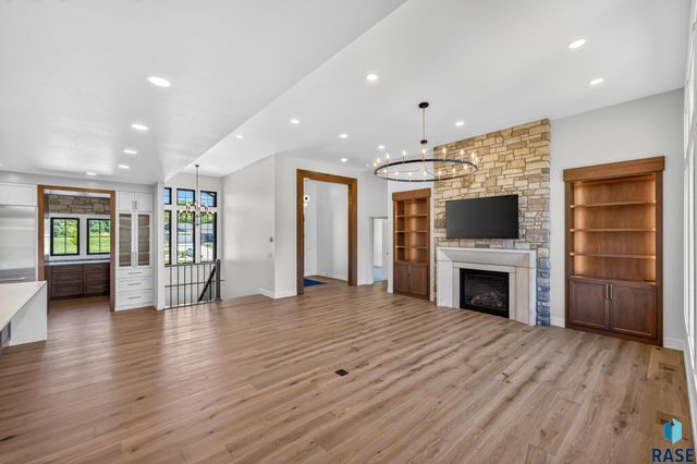 1207 S Stoakes Ave Avenue, Sioux Falls, SD 57110