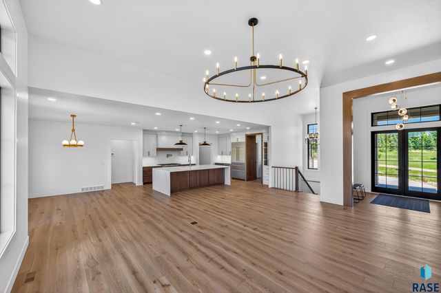 1207 S Stoakes Ave Avenue, Sioux Falls, SD 57110