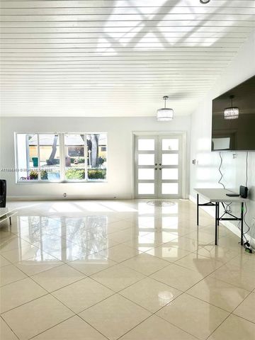 8371 NW 166th Ter, Miami Lakes, FL 33016