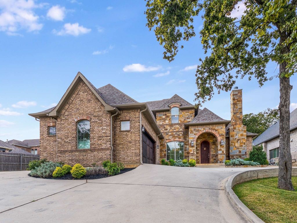 6801 Woodland Hills Drive, North Richland Hills, TX 76182