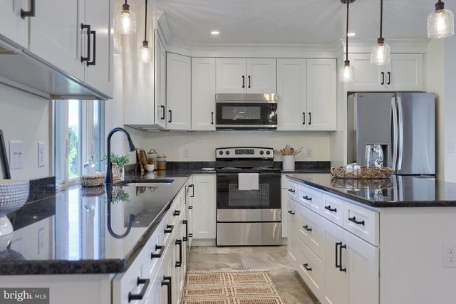 41 GARLOFF RD, Myerstown, PA 17067