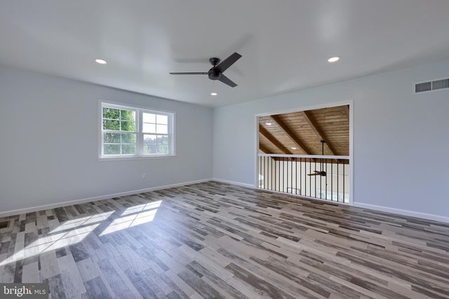 41 GARLOFF RD, Myerstown, PA 17067