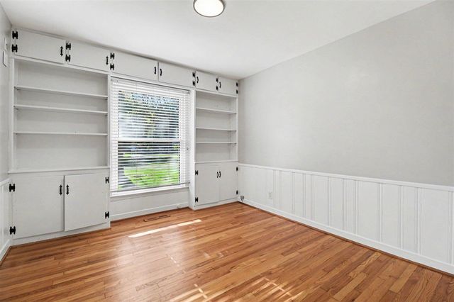 24900 N Cromwell Drive, Franklin, MI 48025