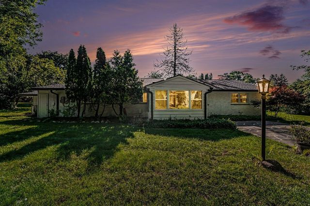24900 N Cromwell Drive, Franklin, MI 48025
