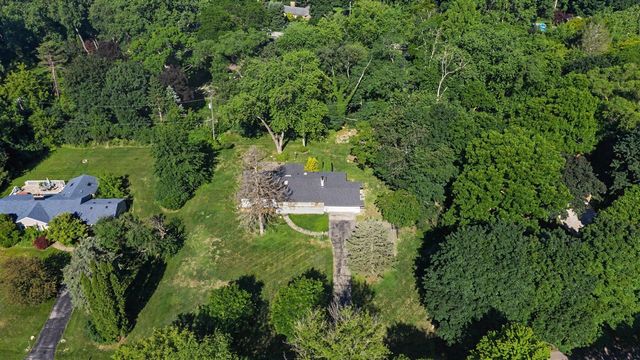 24900 N Cromwell Drive, Franklin, MI 48025