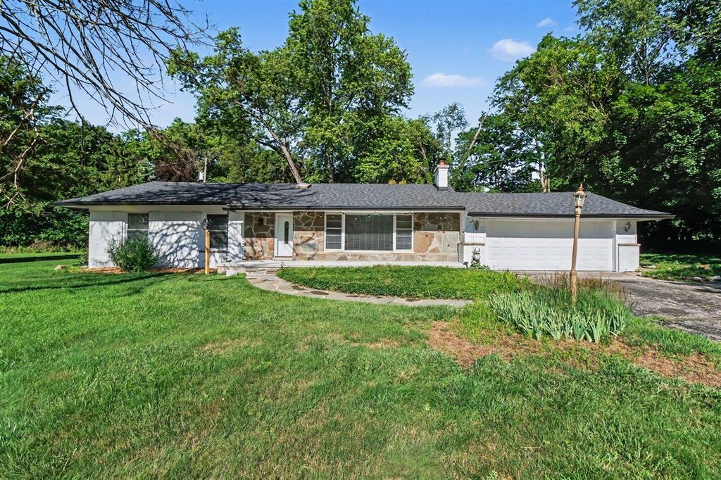 24900 N Cromwell Drive, Franklin, MI 48025