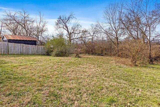 1213 N Chamberlain Avenue, Chattanooga, TN 37408