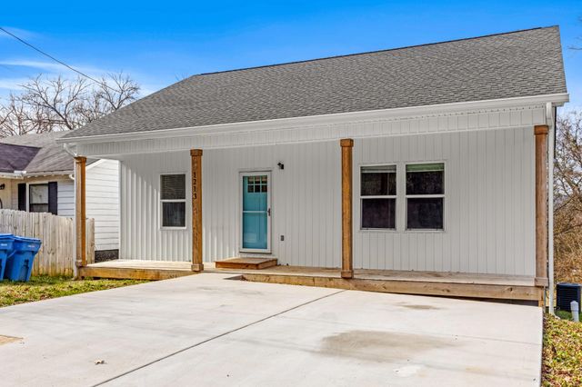 1213 N Chamberlain Avenue, Chattanooga, TN 37408