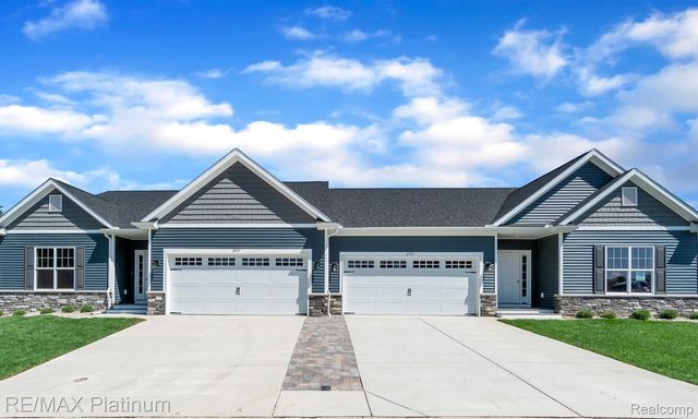 830 Oakwood Circle 33, Fenton, MI 48430