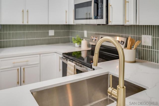 12575 Oaks North Dr. 220, San Diego, CA 92128