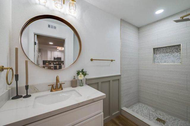 12575 Oaks North Dr. 220, San Diego, CA 92128