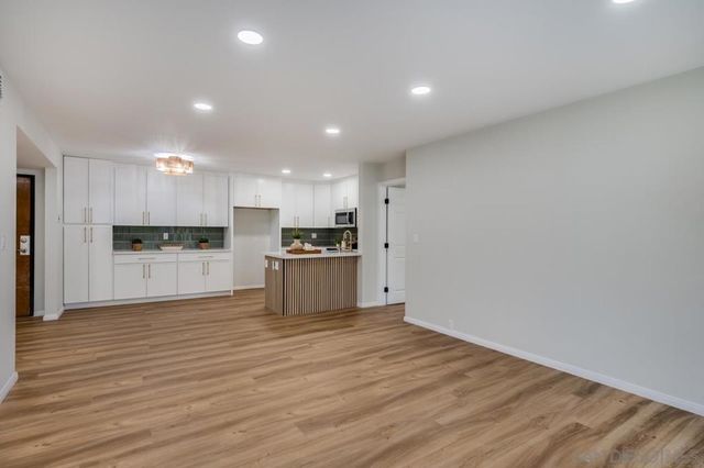 12575 Oaks North Dr. 220, San Diego, CA 92128