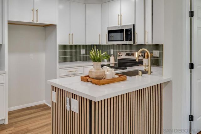 12575 Oaks North Dr. 220, San Diego, CA 92128