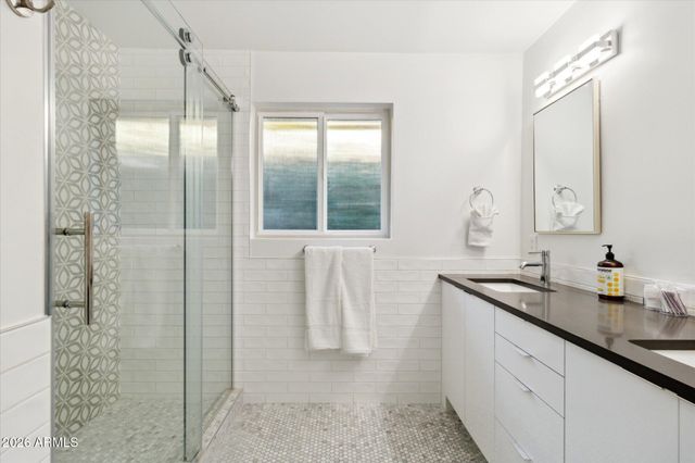 4113 E GLENROSA Avenue, Phoenix, AZ 85018