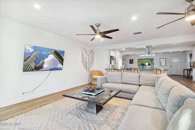 4113 E GLENROSA Avenue, Phoenix, AZ 85018