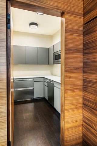 2249 N Burling Street, Chicago, IL 60614