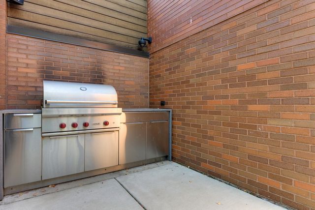 2249 N Burling Street, Chicago, IL 60614