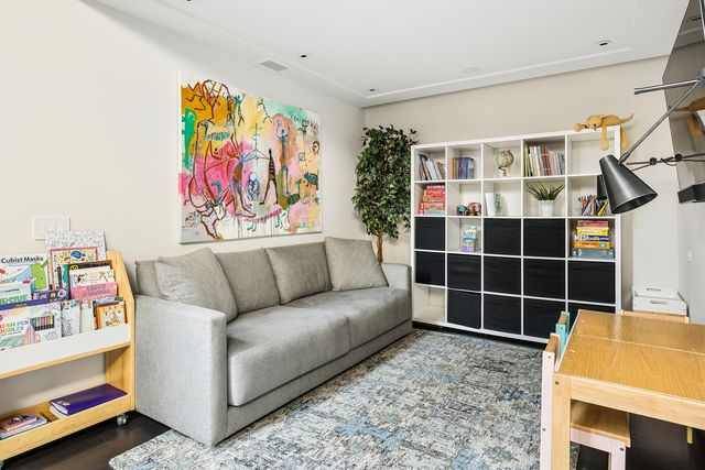 2249 N Burling Street, Chicago, IL 60614