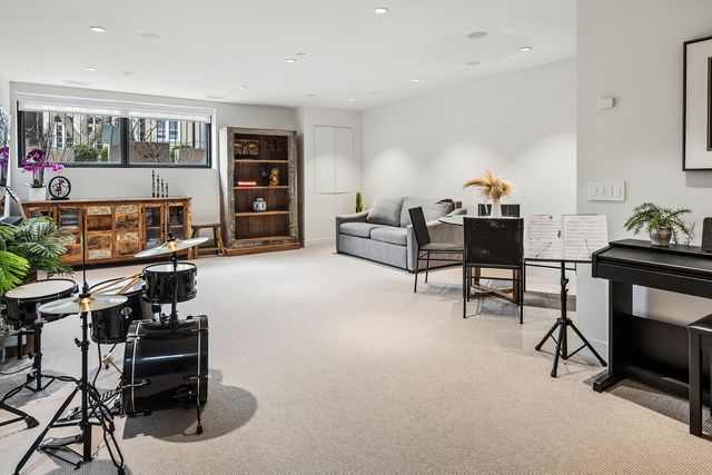 2249 N Burling Street, Chicago, IL 60614