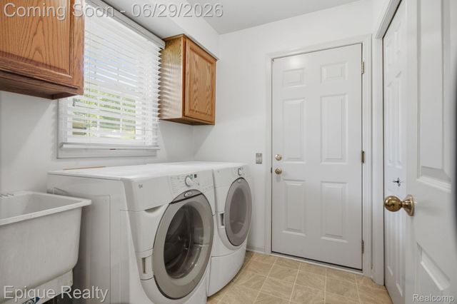 3261 Windwood Road, West Bloomfield Charter Township, MI 48324
