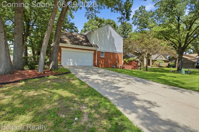 3261 Windwood Road, West Bloomfield Charter Township, MI 48324