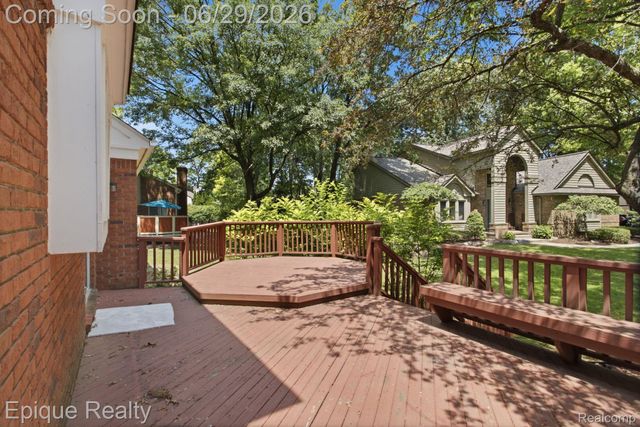 3261 Windwood Road, West Bloomfield Charter Township, MI 48324
