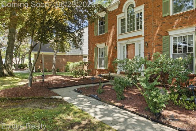 3261 Windwood Road, West Bloomfield Charter Township, MI 48324