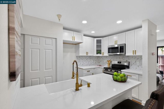 199 E Warren Cmn, Fremont, CA 94539